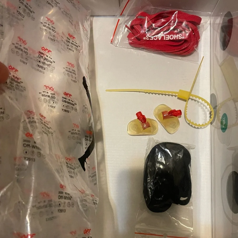 Off White Jordan 5 - Picture 5 of 7